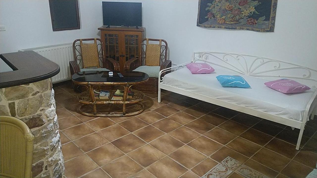 Agia Marina Mikrolimanou Το Πετρινοヴィラ エクステリア 写真